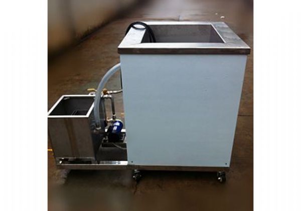 汽車零部件生產(chǎn)用超聲波清洗機